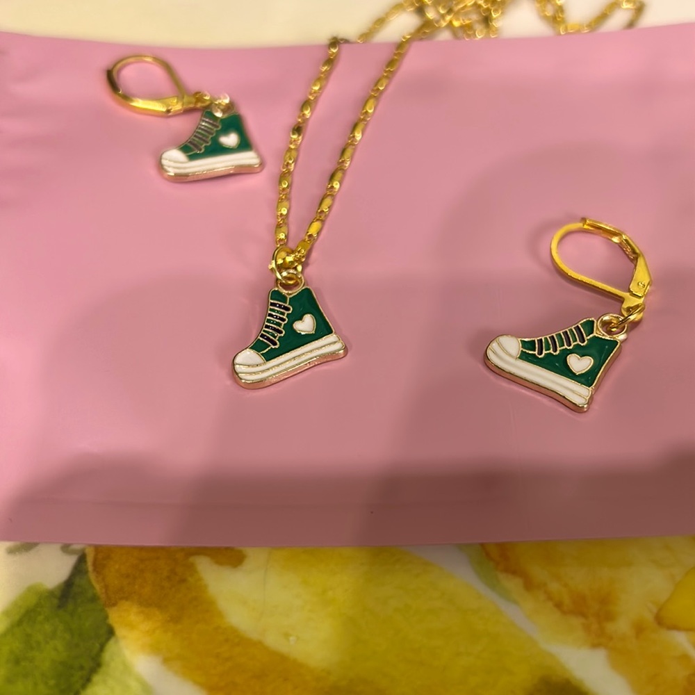 NWT Handmade Chain / Earrings Alloy Sneaker Set High-tops stylish get a pair